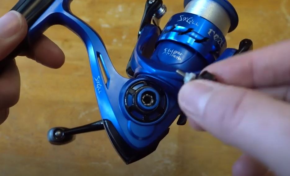 Sixgill How To | Change Your Sixgill Spinning Reels From Left Hand To Right Hand Retrieve